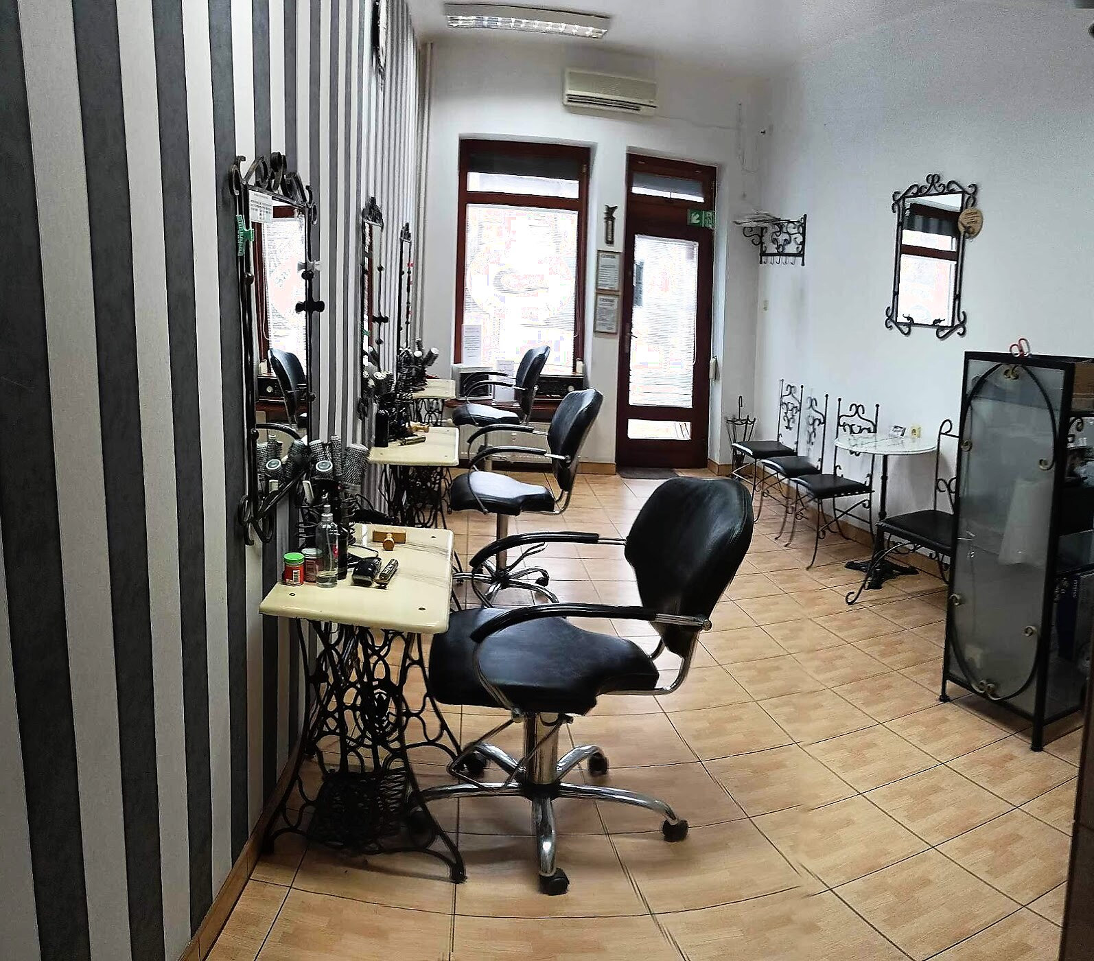 Wnętrze salonu u Zbyszka
